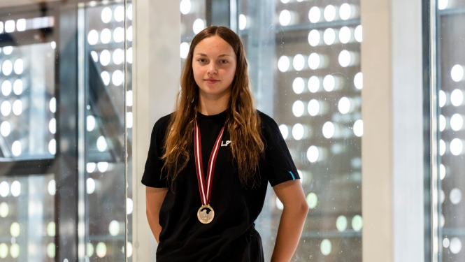 Anabella Veržbicka, peldēšana