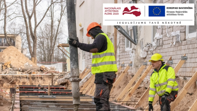 Carnikavas pamatskolas pamatos iemūrē laika kapsulu ar vēstījumu nākamajām paaudzēm