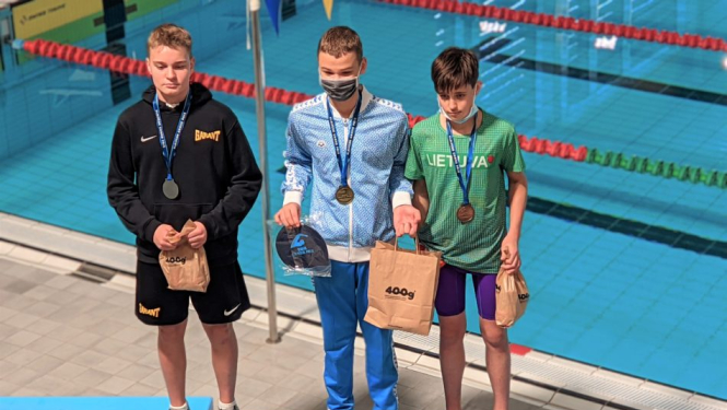 Ādažnieki uzvar Latvijas meistarsacīkstēs peldēšanā