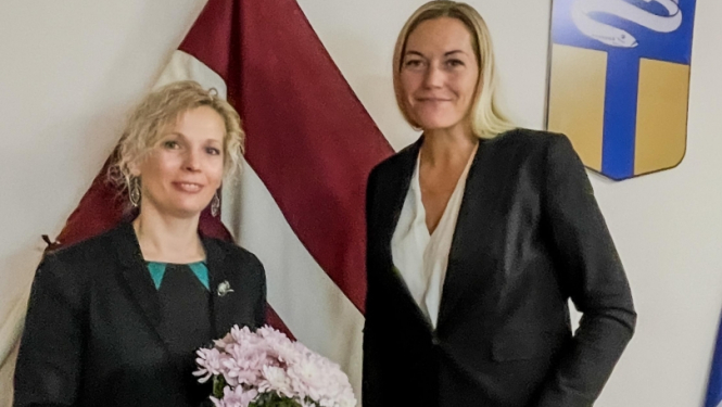 Oksana Brūvere, Karīna Miķelsone