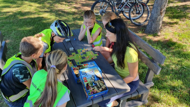 Bērni spēlēgalde spēles