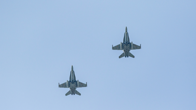 armijas lidmašīnas, zemie pārlidojumi