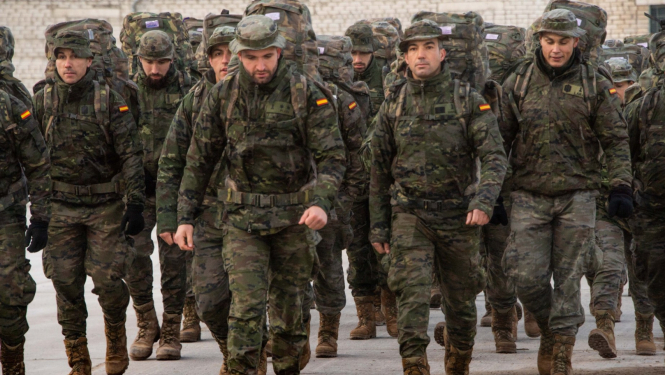 militārs pārgājiens