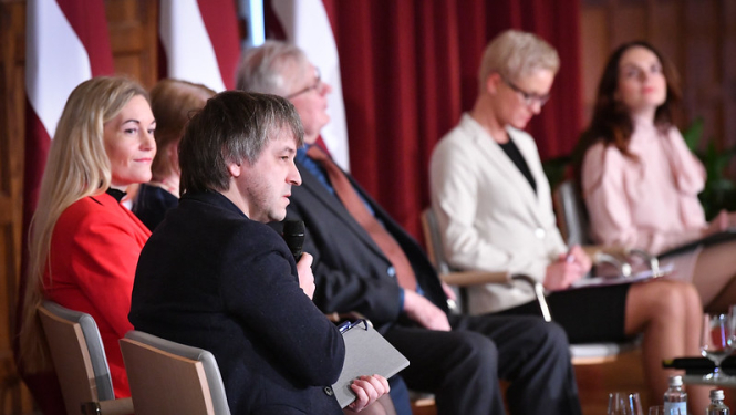 Pašvaldības priekšsēdētāja Karīna Miķelsone Valsts prezidenta pilī kopā ar ekspertiem diskutē par vides piesārņojuma mazināšanu