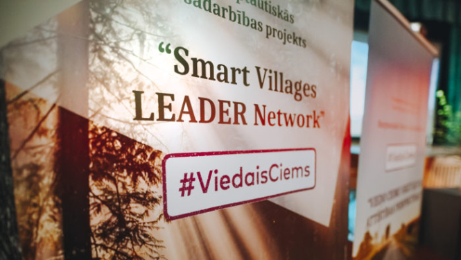 viedais ciems plakāts