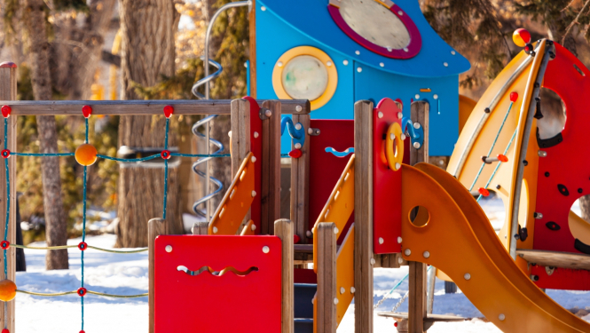 Āra bērnu rotaļu laukums