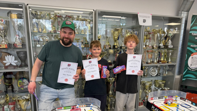 Galda hokeja labāko trijnieks Ādažu turnīra 1. posmā