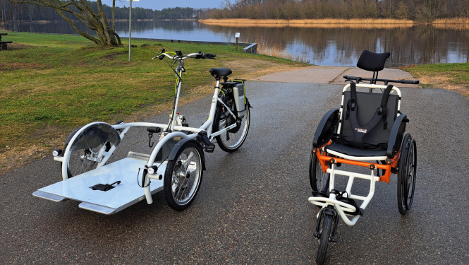 Pārgājienu ratiņkrēsla Joëlette Finisher un ratiņkrēsla transportēšanas velosipēda Van Raam Velo Plus