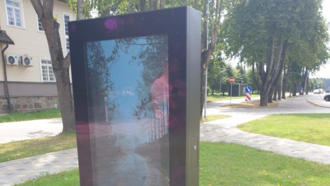 Carnikavā uzstādīti digitālie informācijas stendi