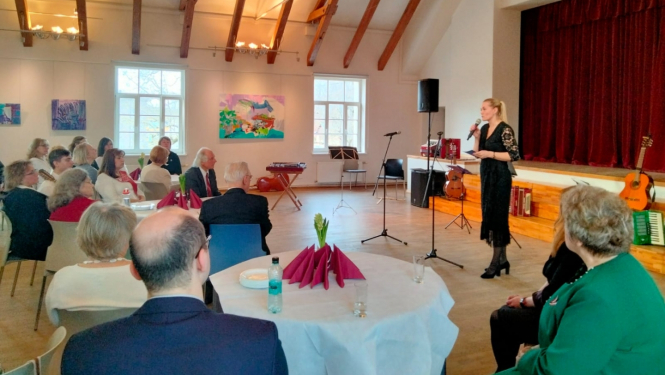 1949. gada masu deportācijās izsūtītie pulcējas piemiņas pasākumā Carnikavā