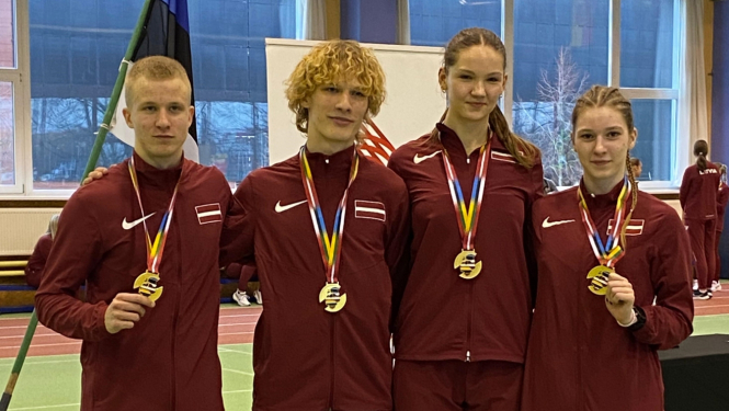 Toms Melderis, otrais no kreisās, ĀBJSS