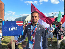 "Pārstāvēt Latviju – tās ir īpašas sajūtas," norāda Ainārs Lupiķis, kurš joprojām augstā līmenī startē arī pats. 