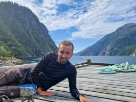 Atelpas brīdis četru dienu pārgājienā Norvēģijas Ziemeļos Lomsdālas – Vistenas nacionālajā parkā