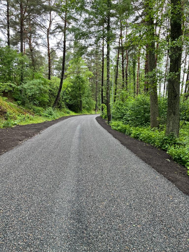 Aizvēju ielā veikta dubultās virsmas apstrāde