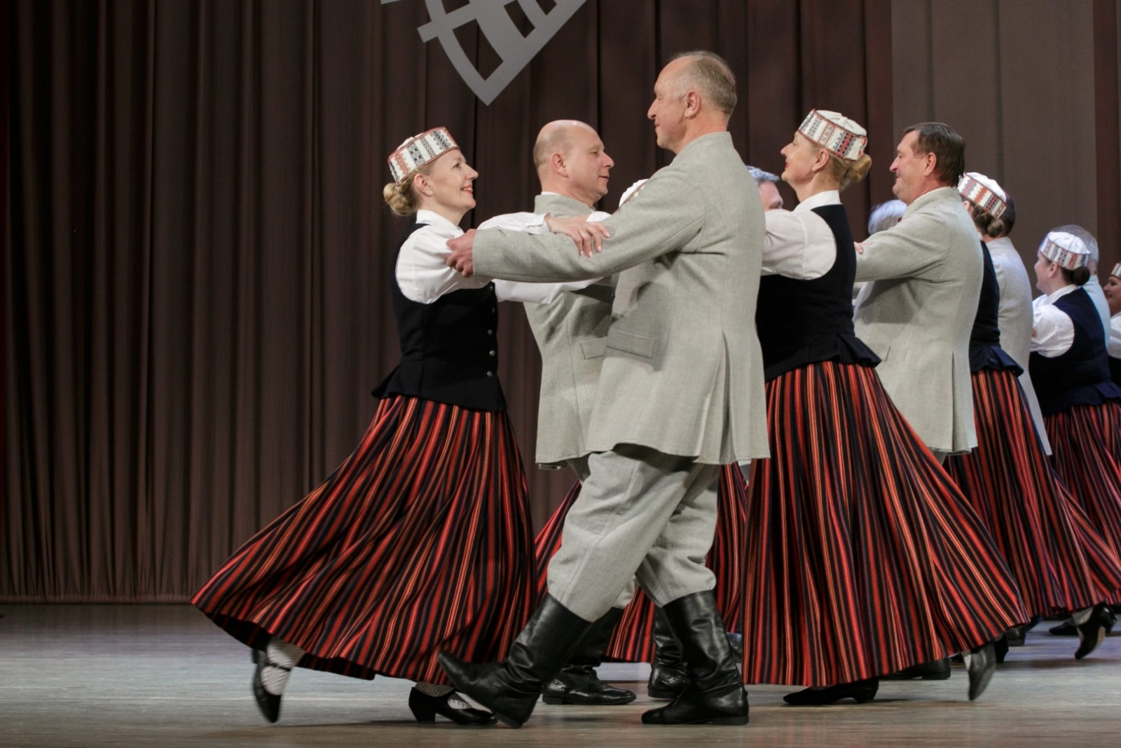 Tautas deju kolektīvs