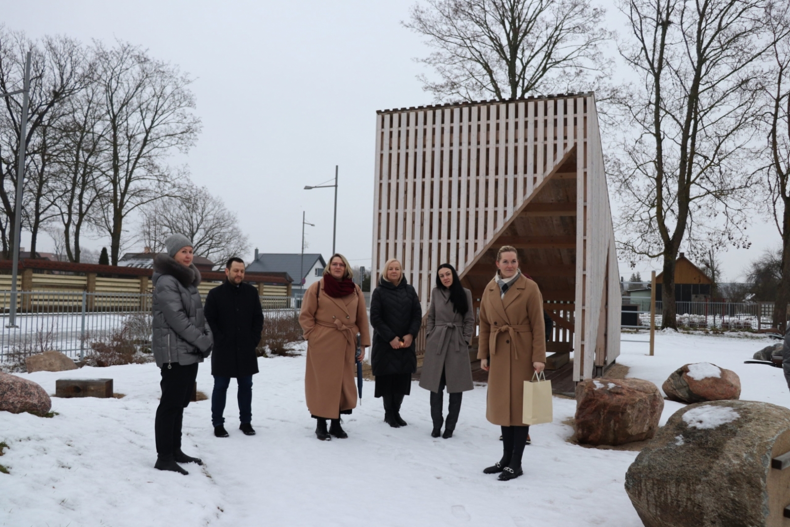 Priekšsēdētāja Karīna Miķelsone apmeklē jauno pirmsskolas izglītības iestādi Salaspilī, lai izzinātu labās prakses piemērus, plānojot Ādažu jauno pirmsskolas izglītības iestādi