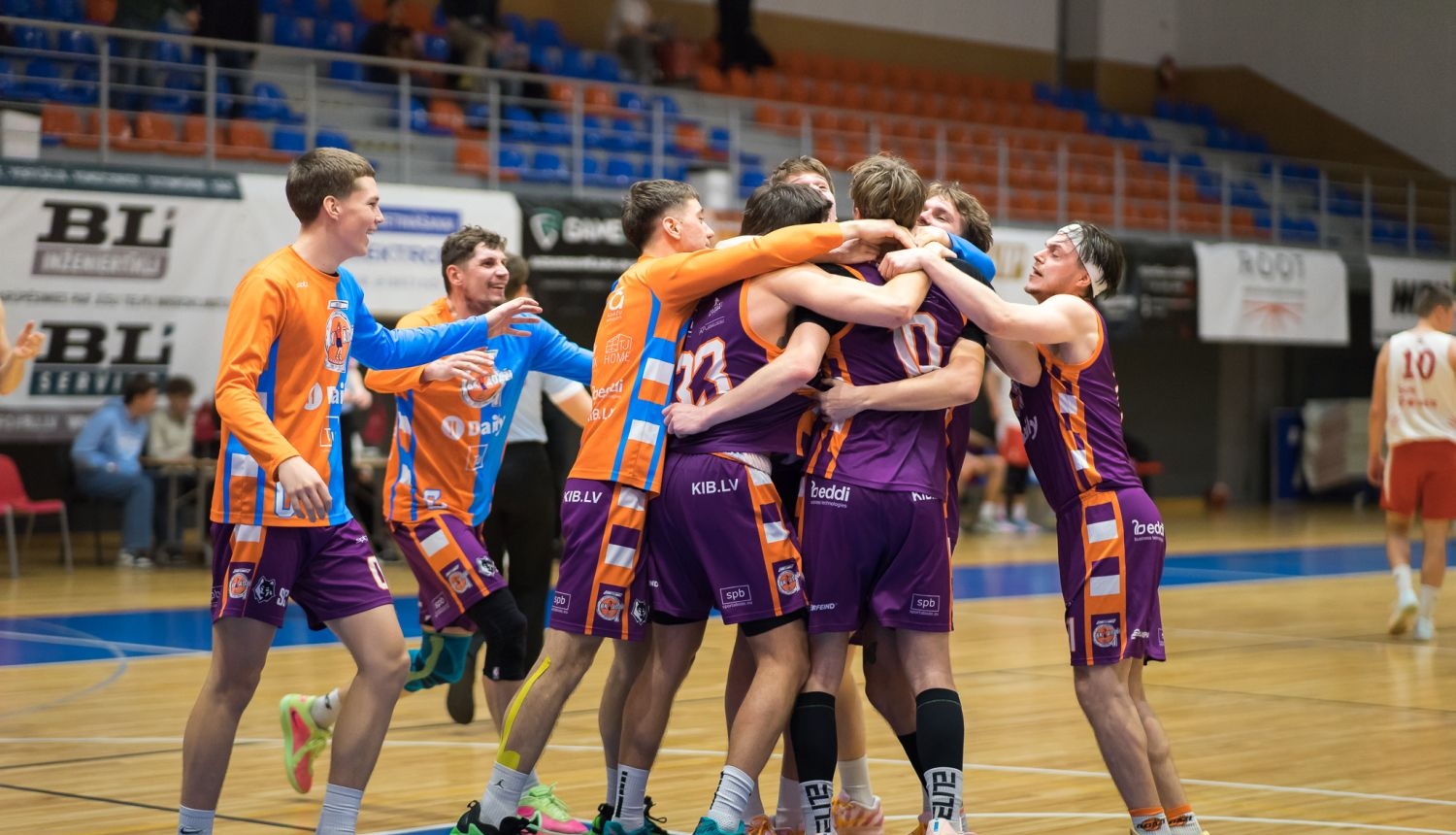 Ādaži Daily svin uzvaru