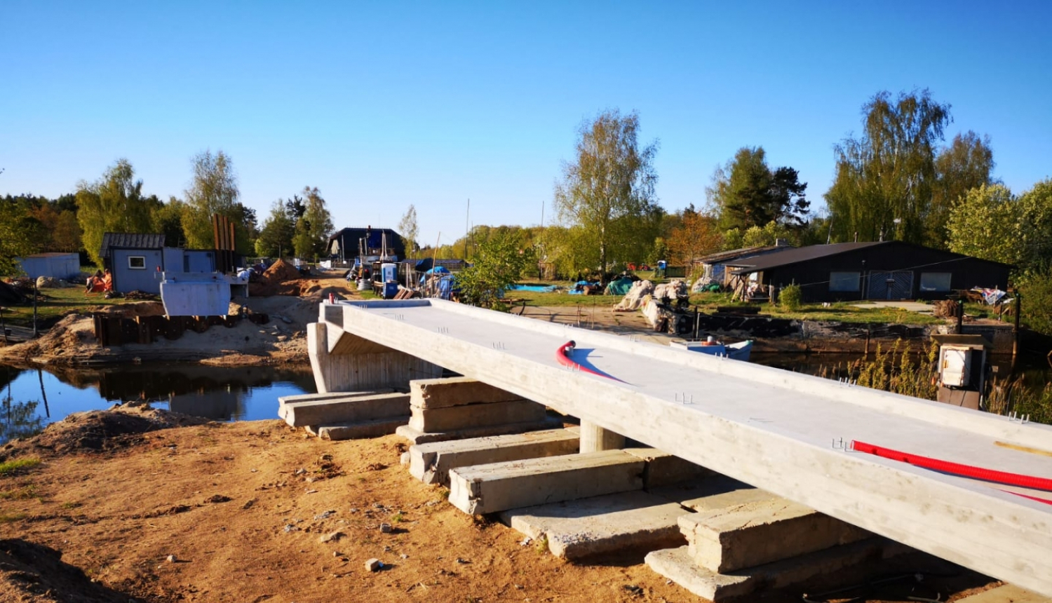 Atsākta tiltiņa pār Vecgauju būvniecība