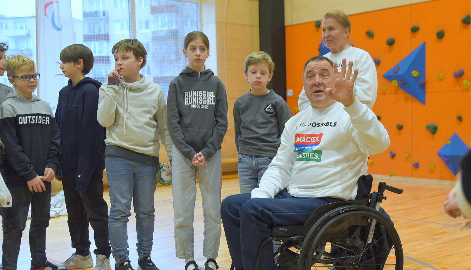 Aigars Apinis, Ādažu vidusskola - sākumskola