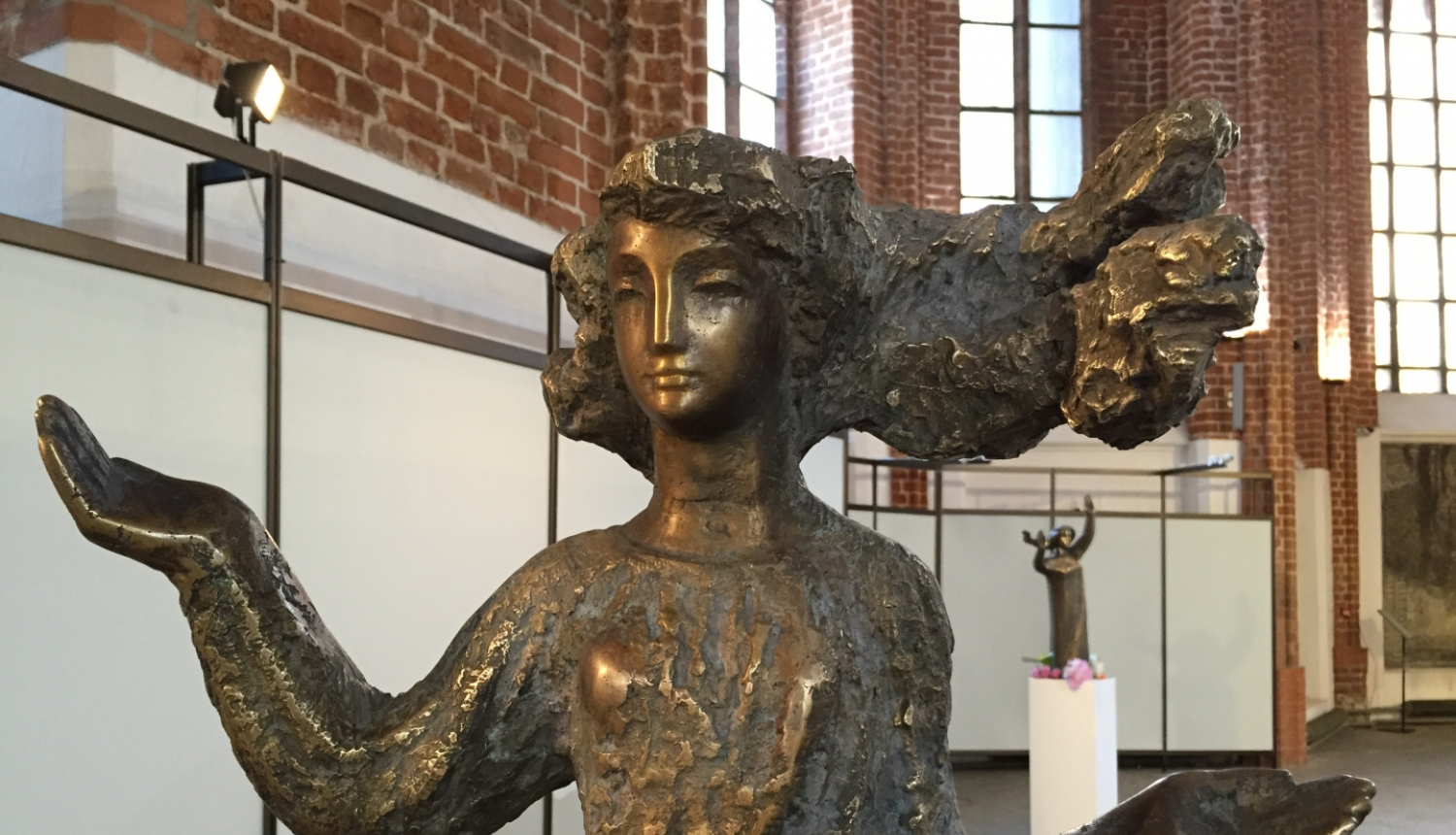 mākslasdarbs-sieviete