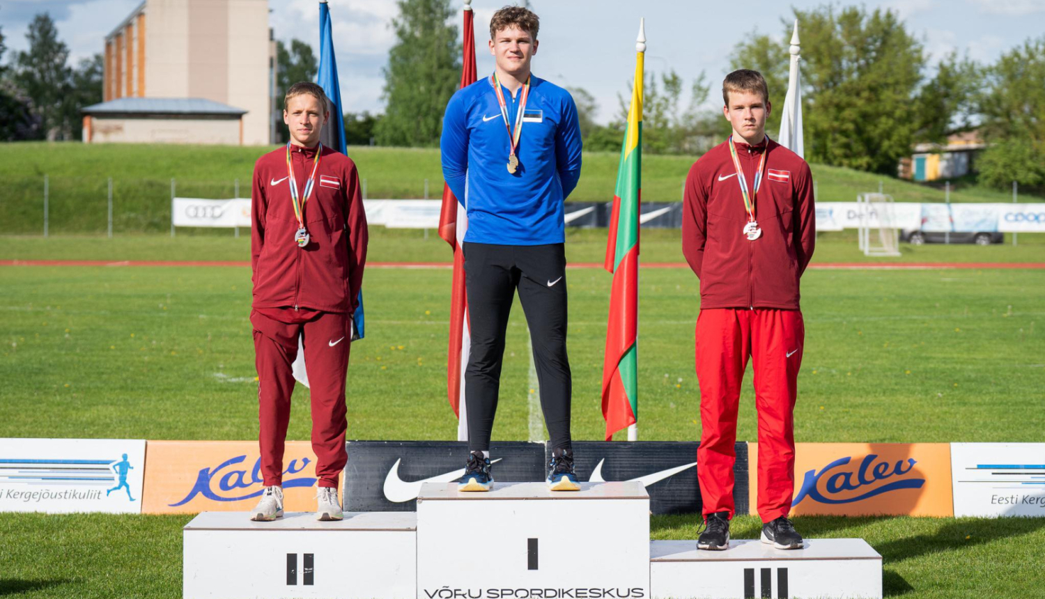 Edvards Krūms no kreisās