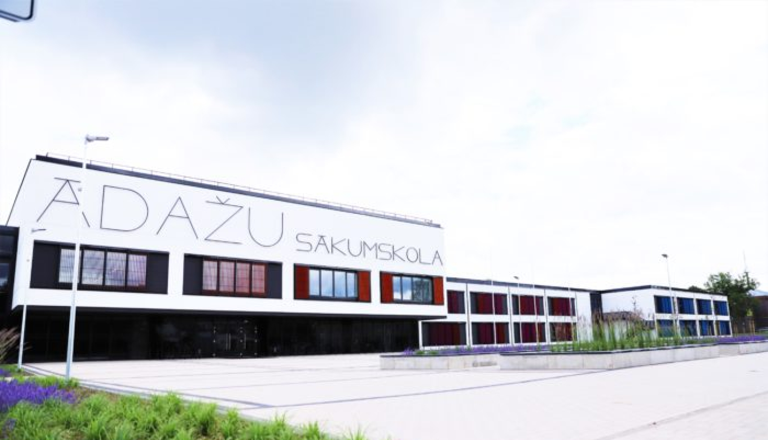 Ādažu sākumskola pieņemta ekspluatācijā