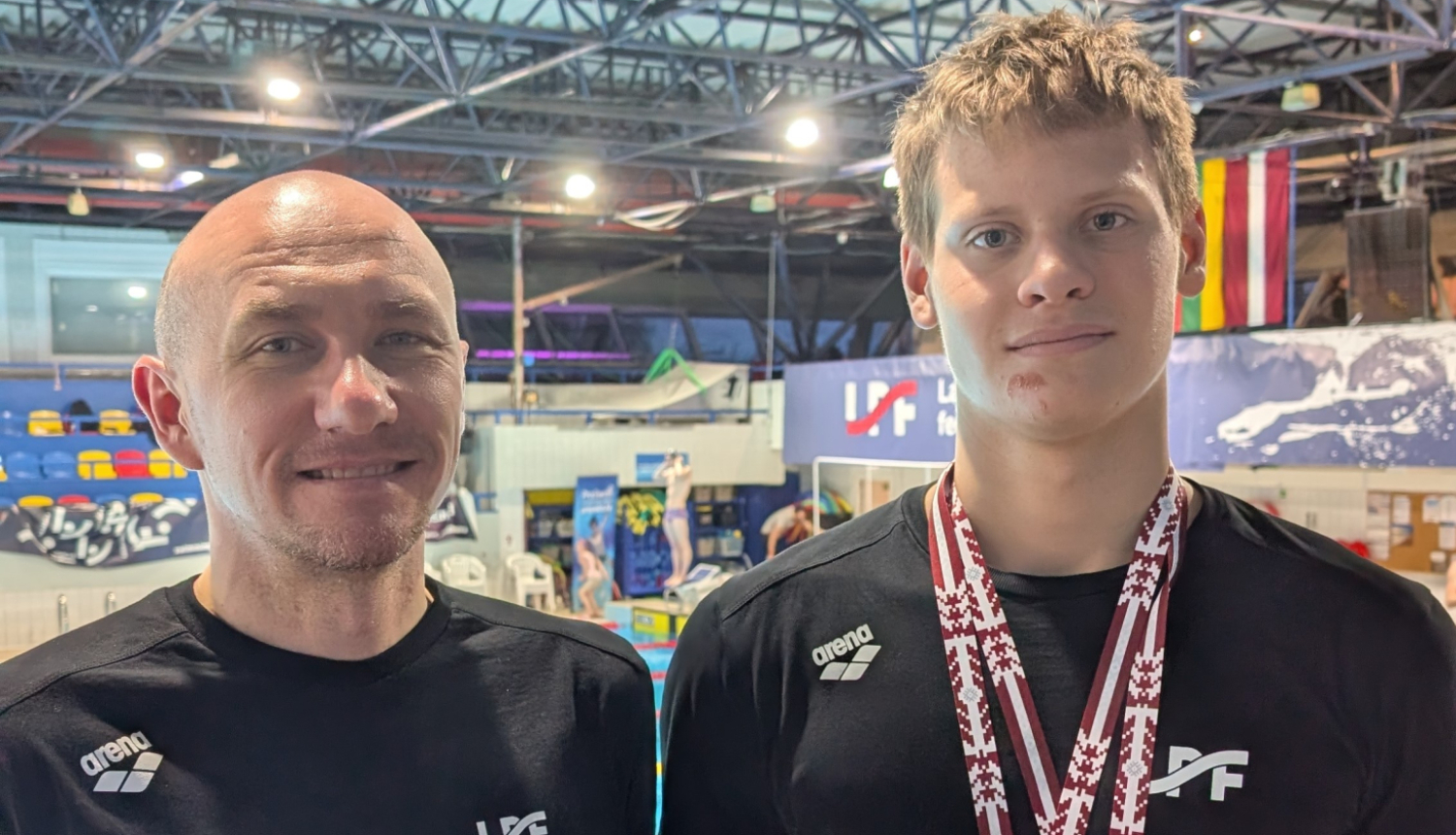 Kristaps Čilipāns (no labās) kopā ar treneri Pāvelu Murānu