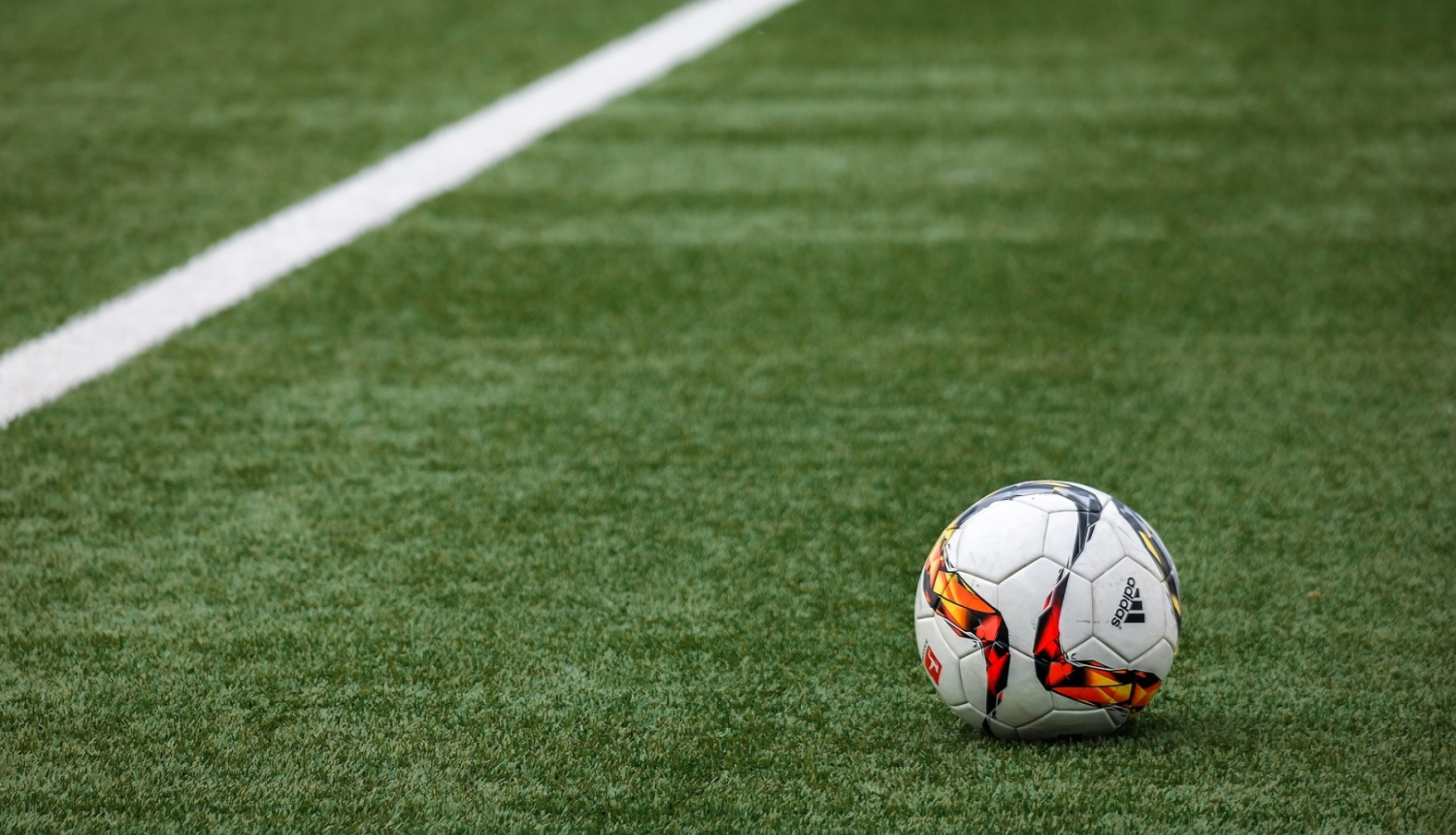 futbola bumba, futbola laukums, zālājs