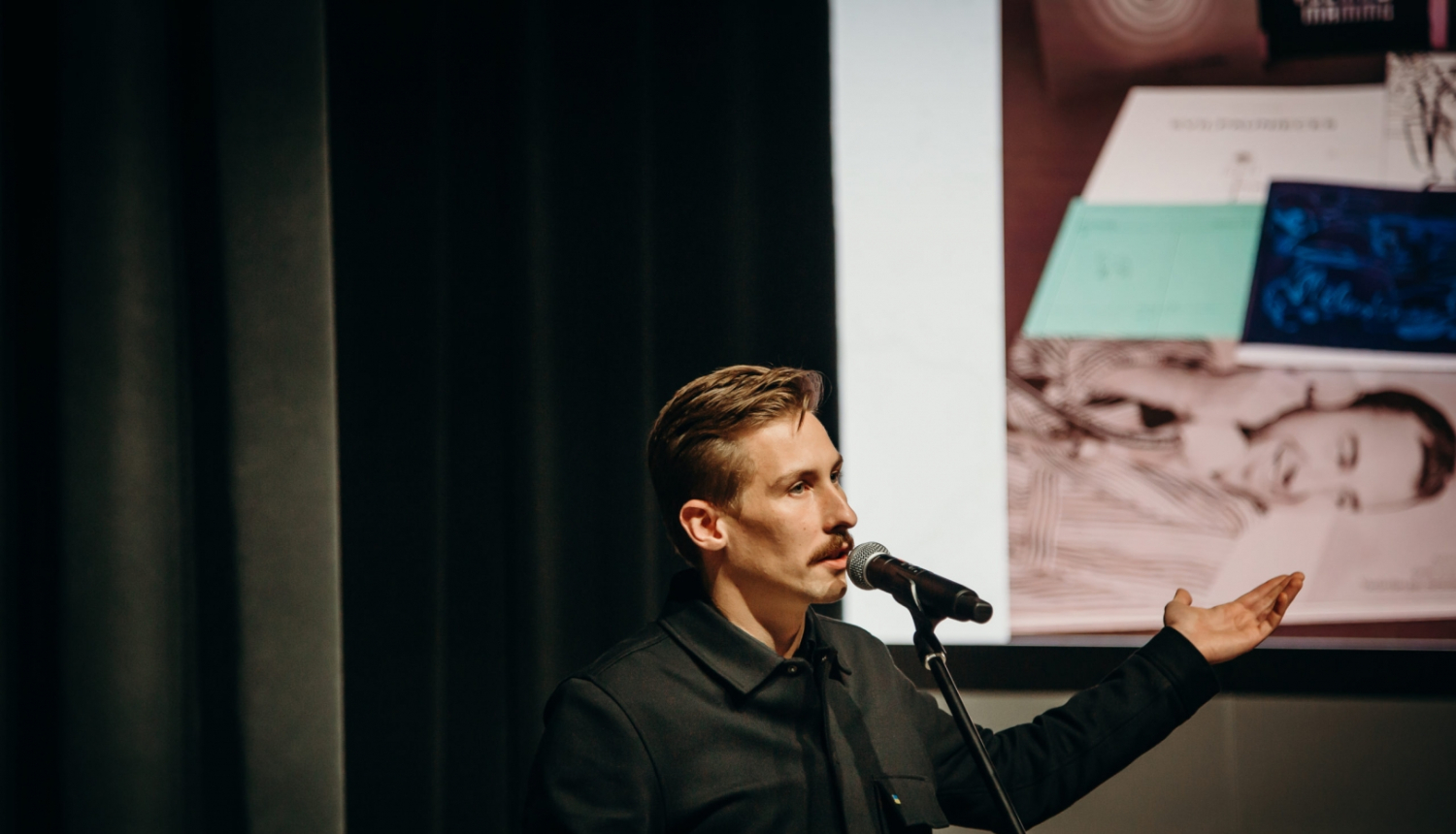 Foto: Ojāra Vācieša literāro prēmiju dzejā saņem Henriks Eliass Zēgners