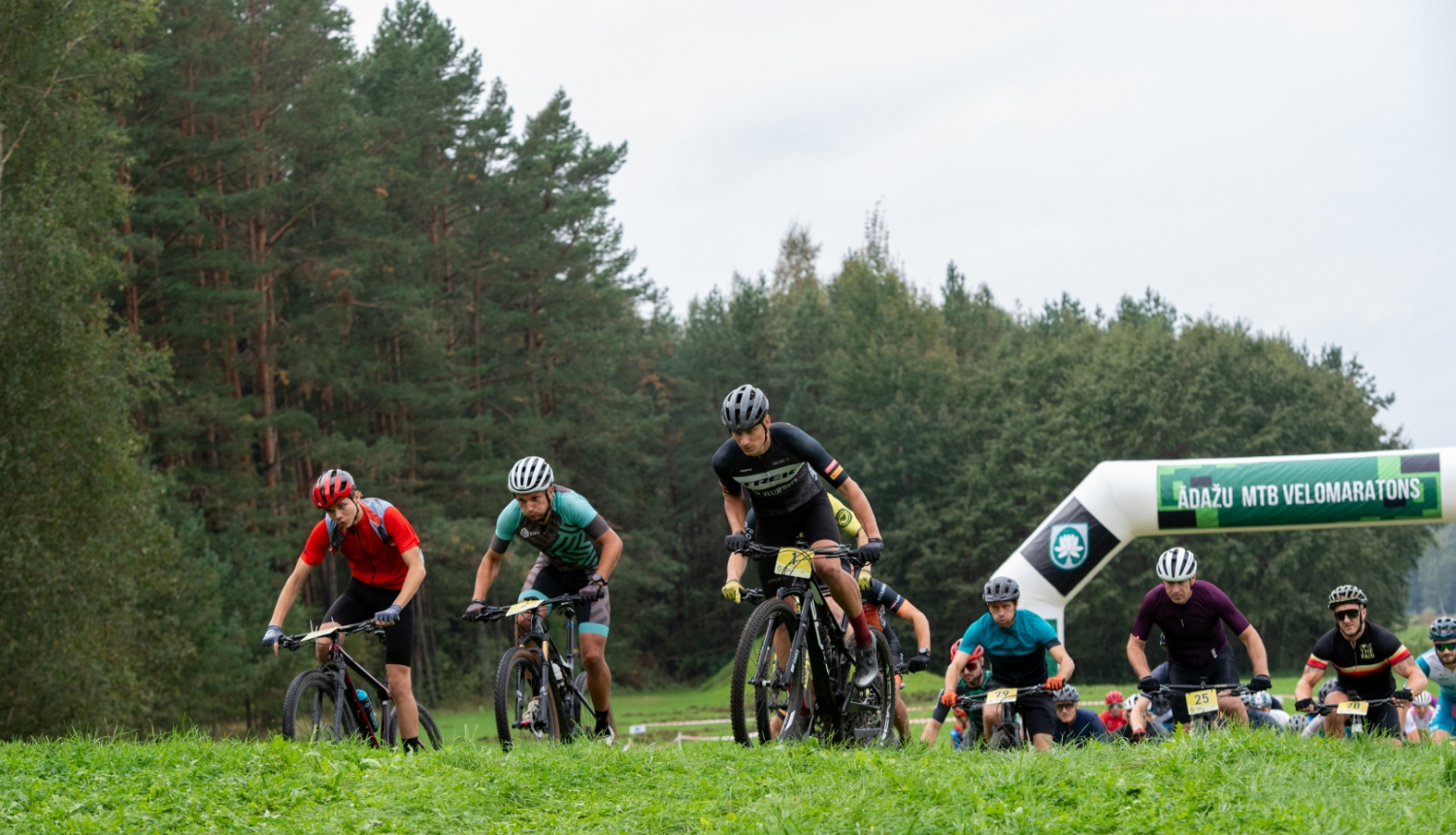 Elites grupas starts. Ar 1. numuru distancē Elites uzvarētājs Kārlis Baltacis