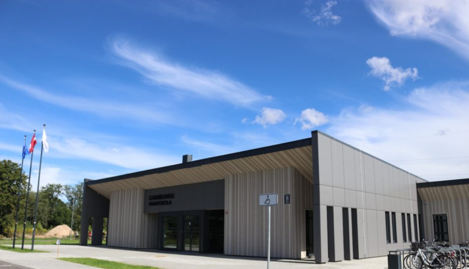 Uzaicinājums veselības pakalpojumu sniedzējiem pieteikties telpu nomai Garajā ielā 20, Carnikavā