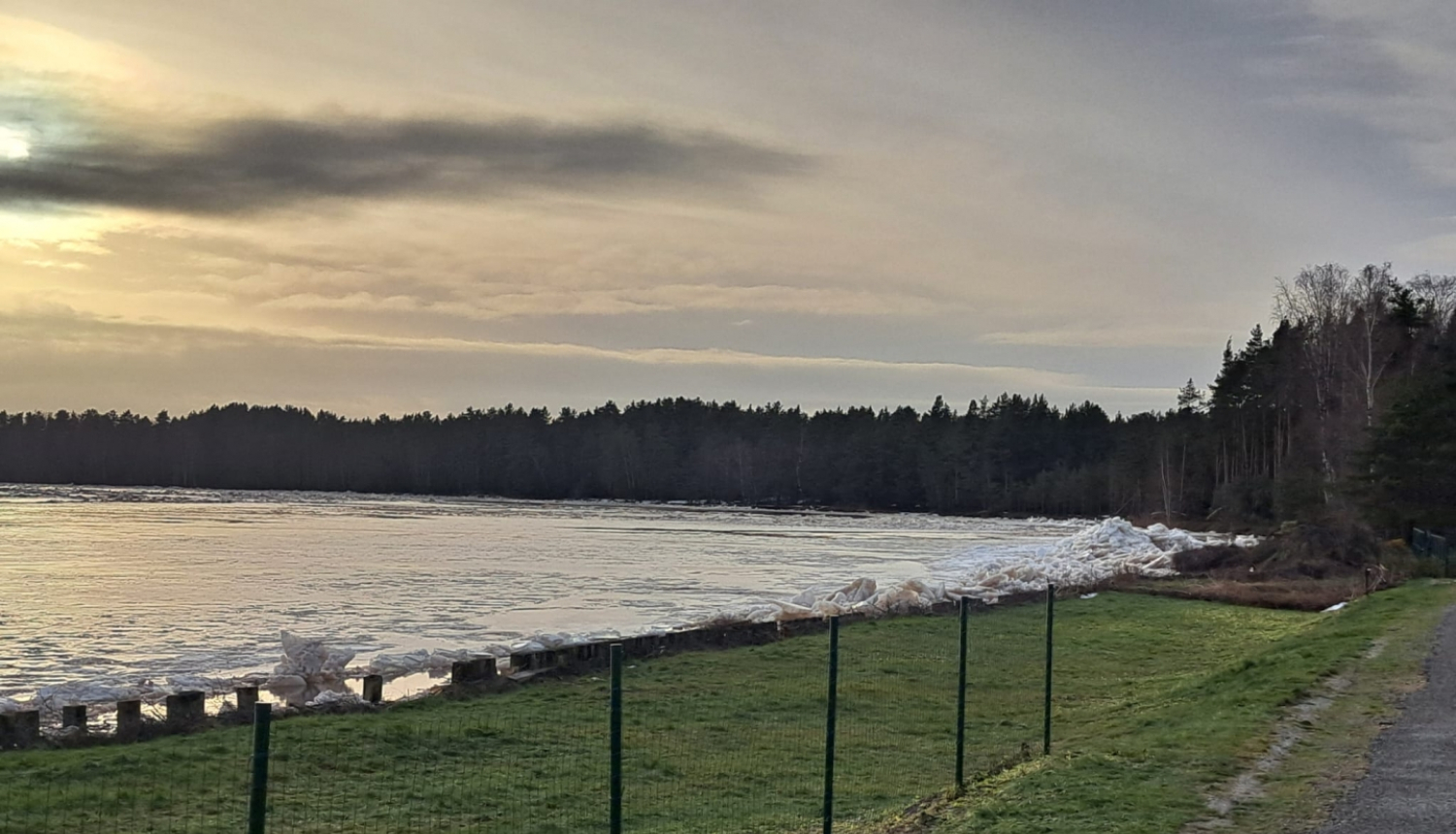 Gauja pie Cēlājiem, ledus iešana