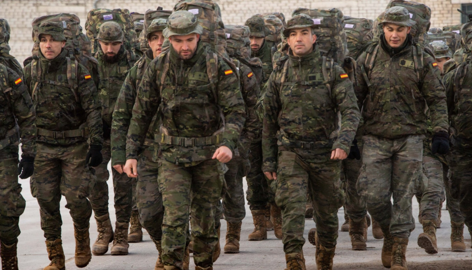 militārs pārgājiens