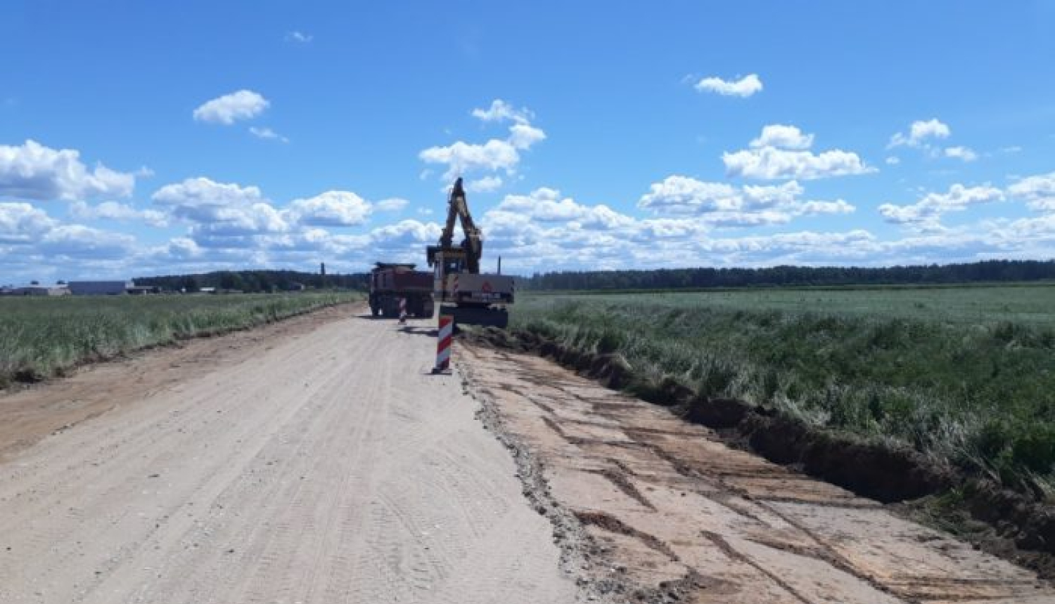 Uzsākta Laveru ceļa grants seguma pārbūve