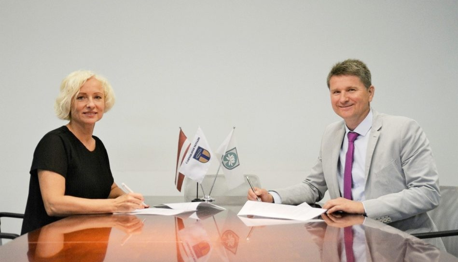 Līguma parakstīšana