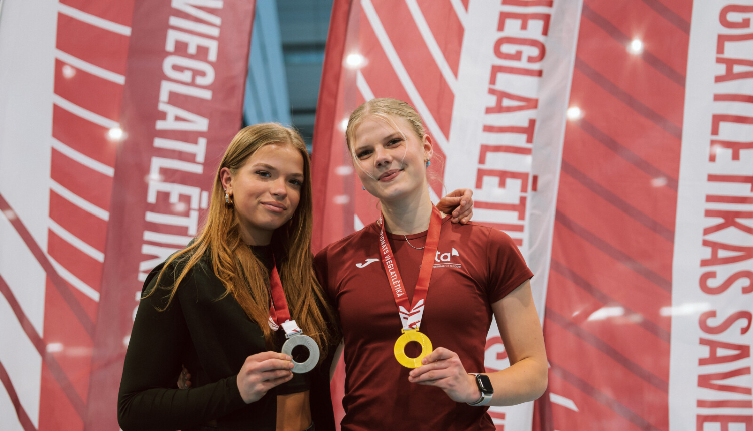 Marta Kuzņecova un Laura Ozola. Foto: Guntis Bērziņš, LVS