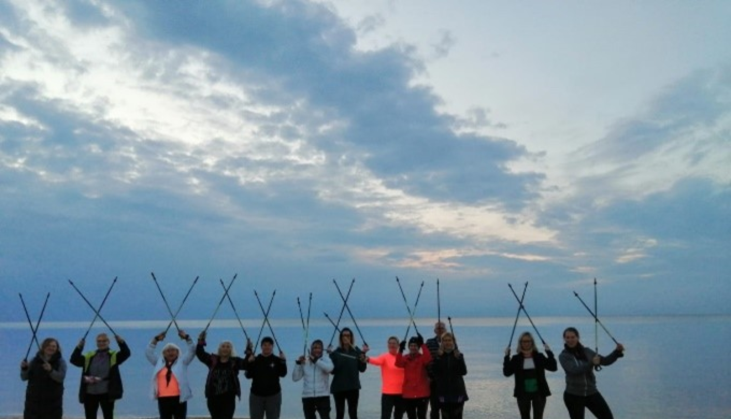 Nūjotāji pie jūras