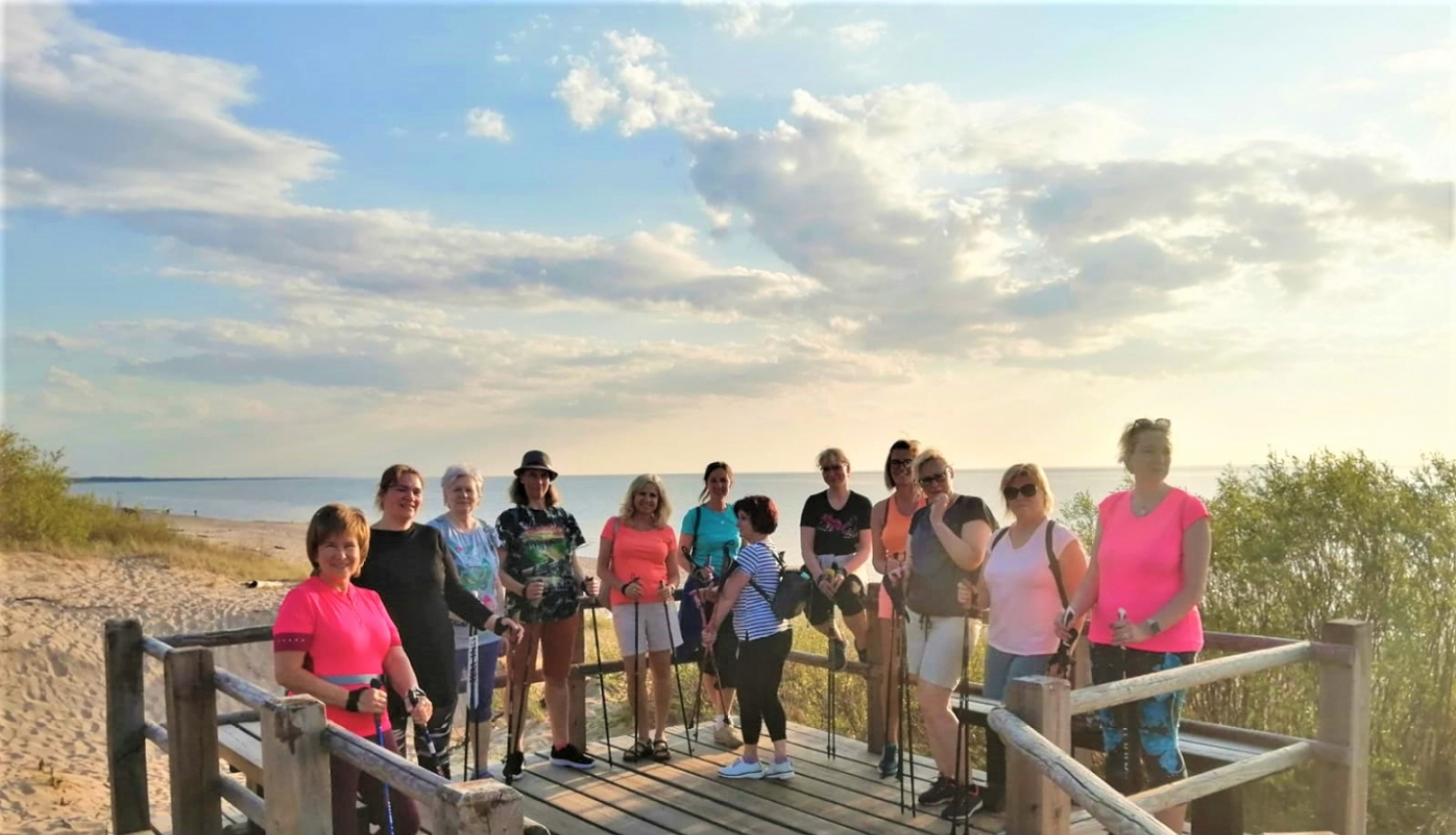 Nūjotāji pludmalē