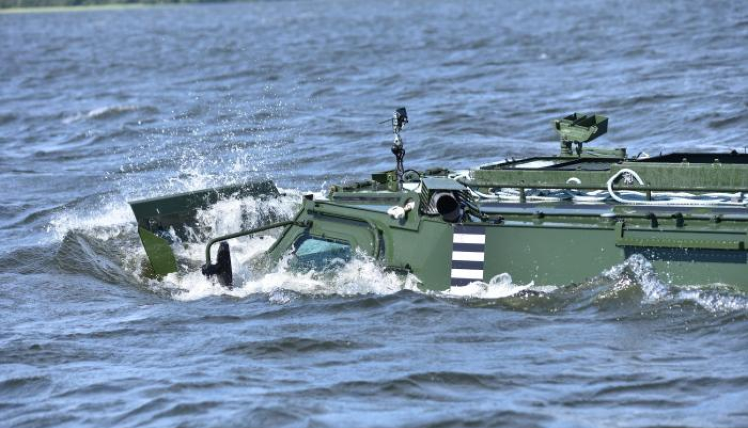 Bruņutransportiera Patria mācības ūdenī, Foto: Patriagroup