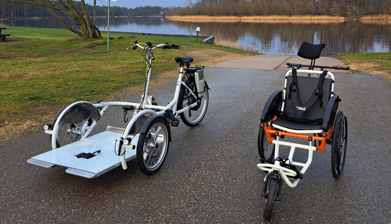 Pārgājienu ratiņkrēsla Joëlette Finisher un ratiņkrēsla transportēšanas velosipēda Van Raam Velo Plus