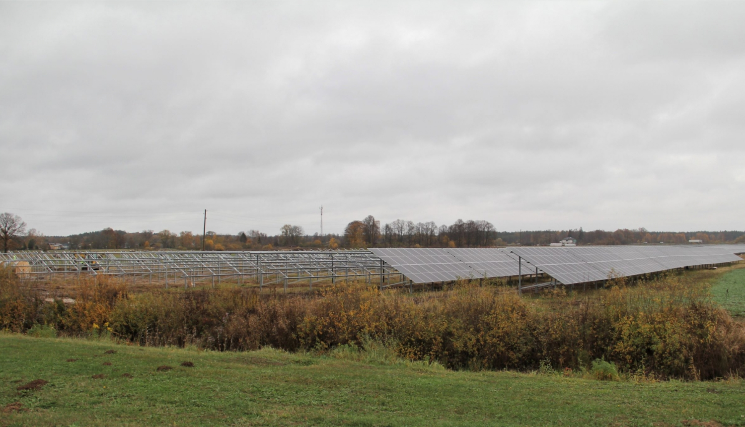 Ādažu novadā top vērienīgs saules paneļu parks