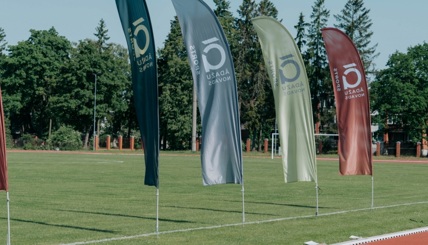 Carnikavas stadions, futbola laukums, karogi