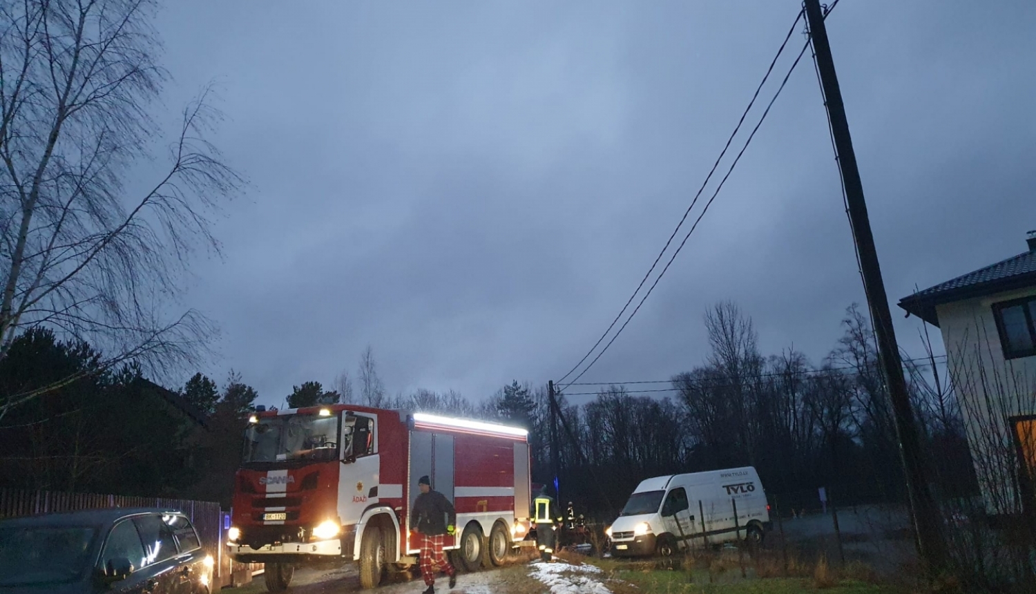 Strauji ceļoties ūdens līmenim Gaujā, applūdusi Nūrnieku iela un Strautkalnu ceļš; veikta iedzīvotāju evakuācija