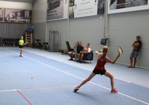 Sportisti nodarbojas ar krossmintonu