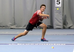 Sportisti nodarbojas ar krossmintonu